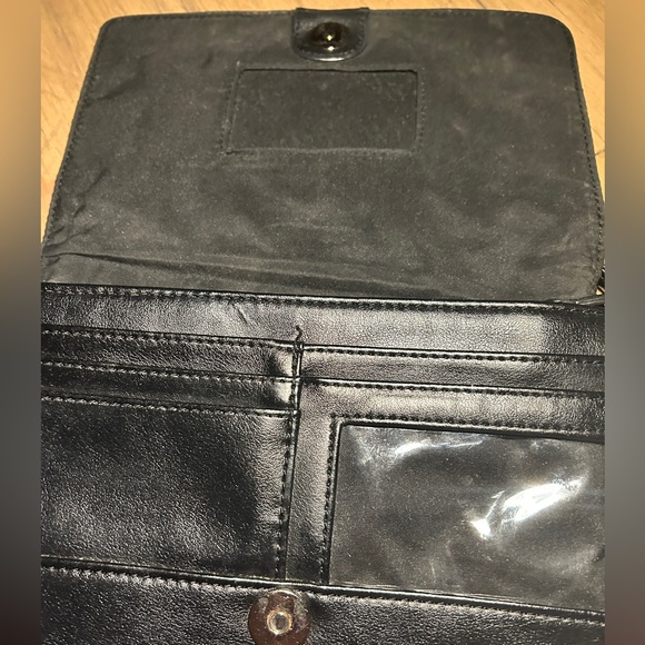 Giani Bernini Genuine Leather Cross Body 9”X6” Inside Lined in Black Cloth. EUC. - Picture 5 of 13